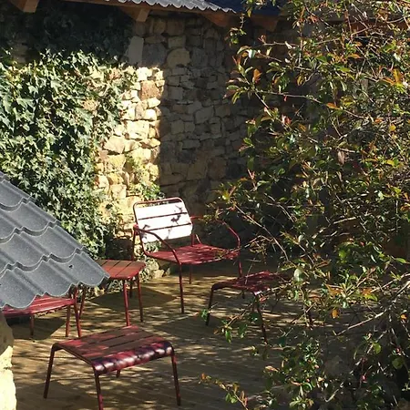 Le Chateau De Lunel Bed and Breakfast *